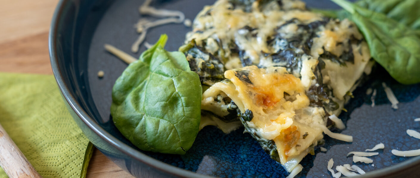 Spinatlasagne auf Teller